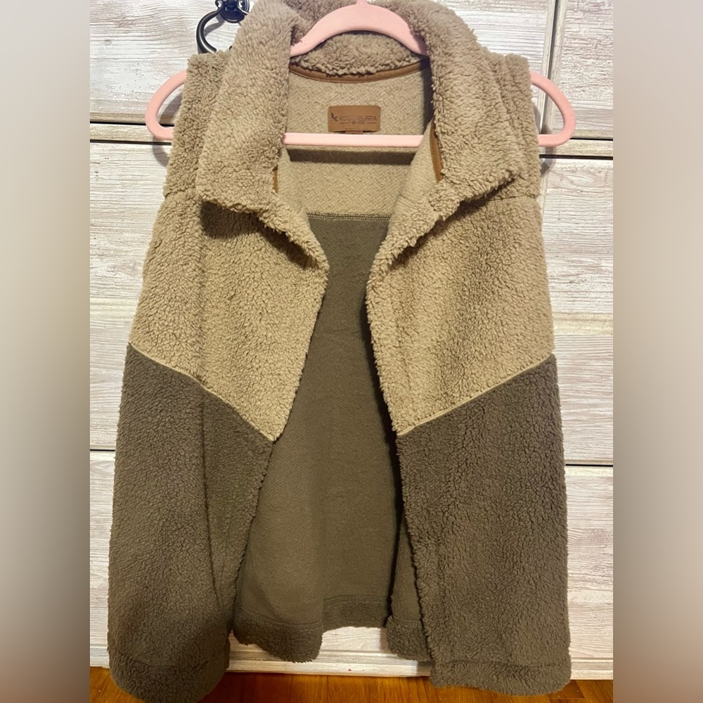 NWOT Koolaburra Sherpa vest